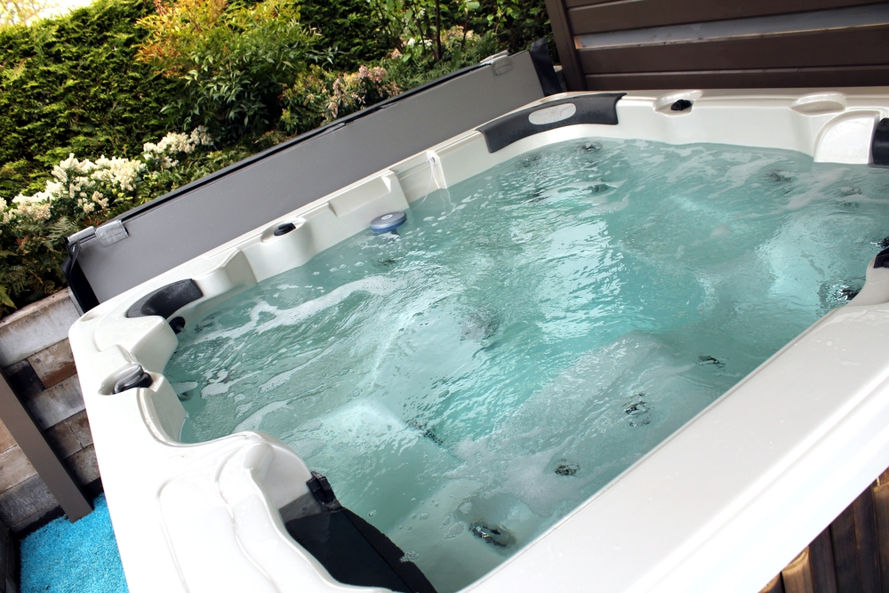 Design Your Dream Backyard with These Hot Tubs